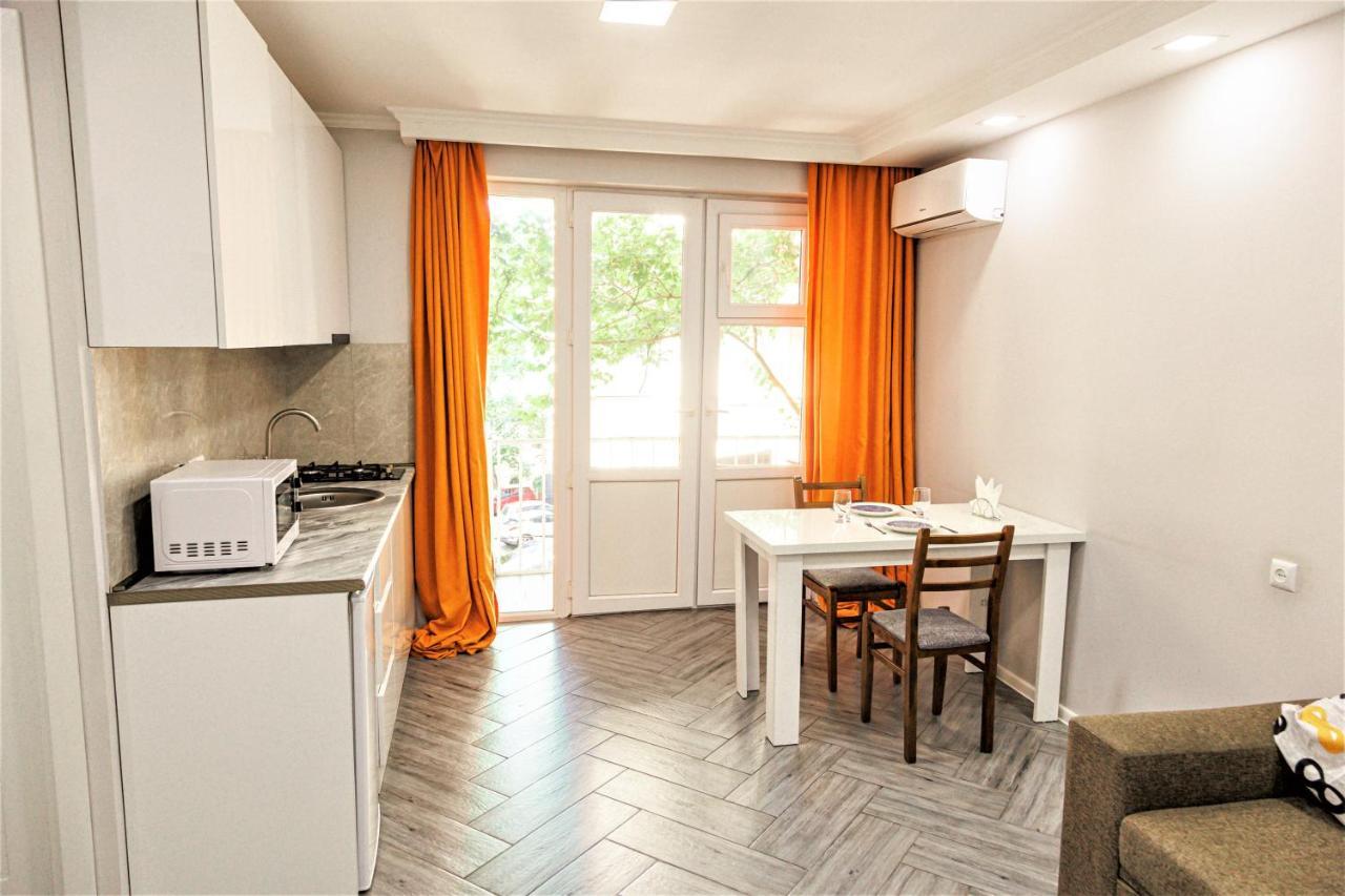 Apartment "B" With A Separate Bedroom Tbilisi Luaran gambar